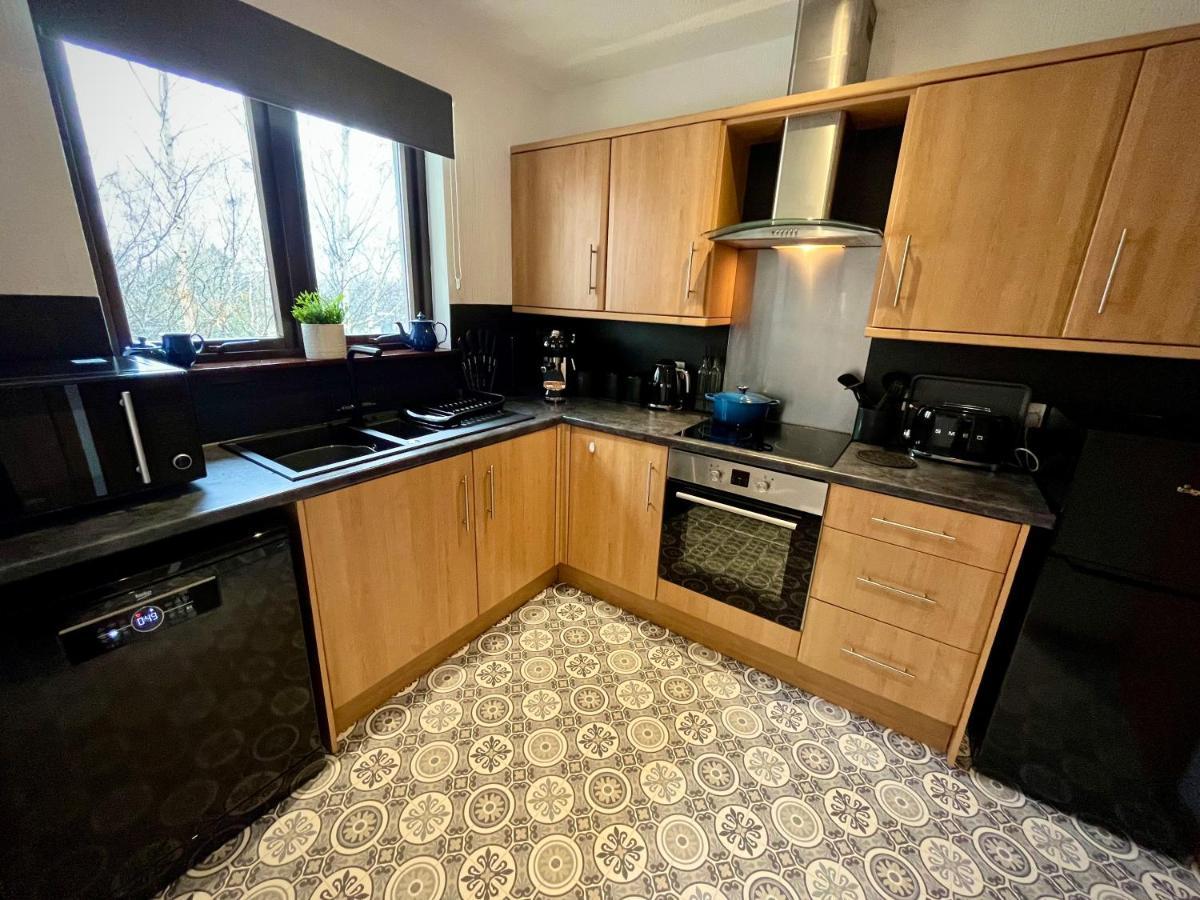 Comfortable, Modern Apartment With Parking. Inverness. Экстерьер фото