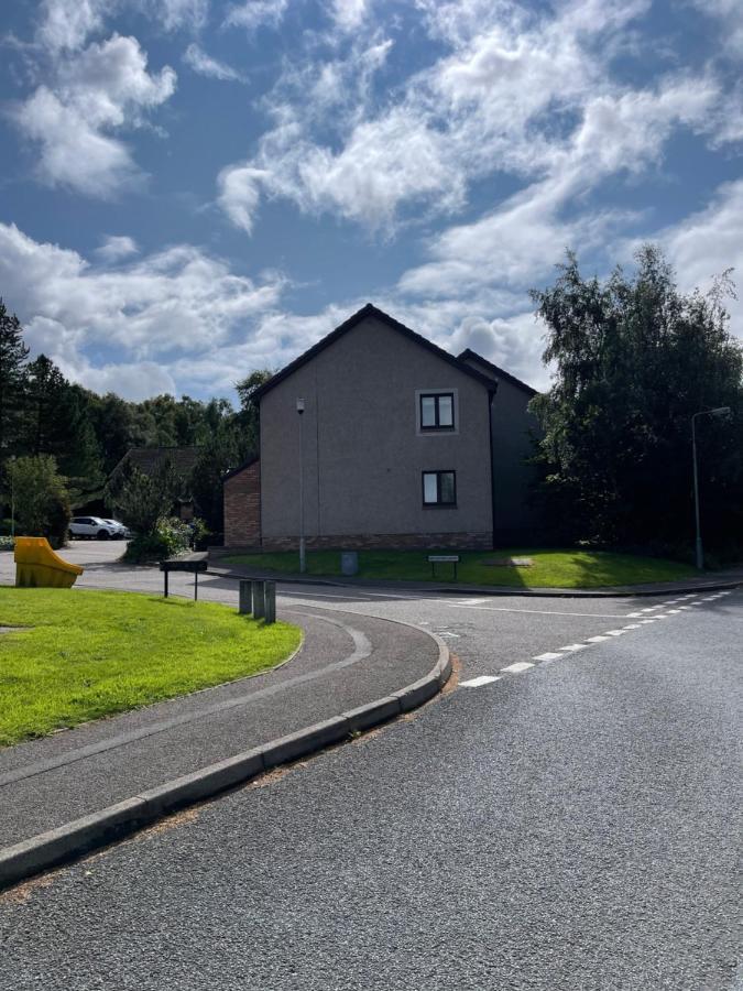 Comfortable, Modern Apartment With Parking. Inverness. Экстерьер фото