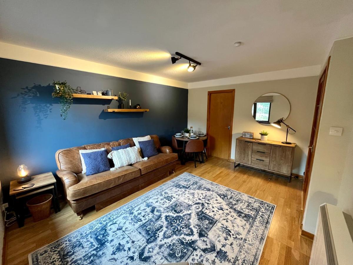 Comfortable, Modern Apartment With Parking. Inverness. Экстерьер фото