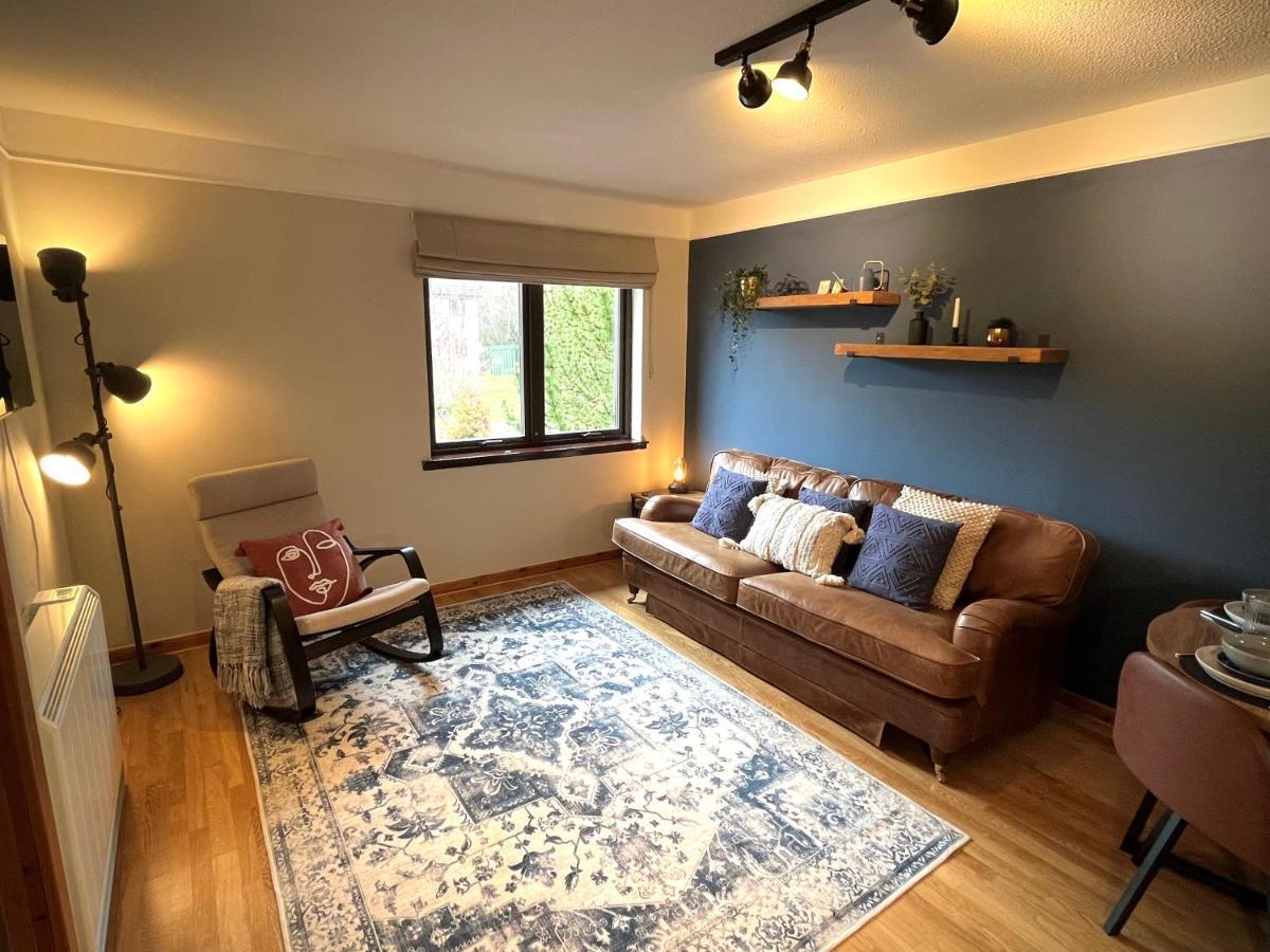 Comfortable, Modern Apartment With Parking. Inverness. Экстерьер фото