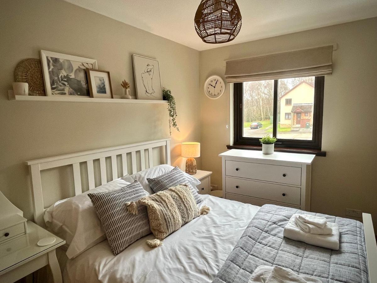 Comfortable, Modern Apartment With Parking. Inverness. Экстерьер фото